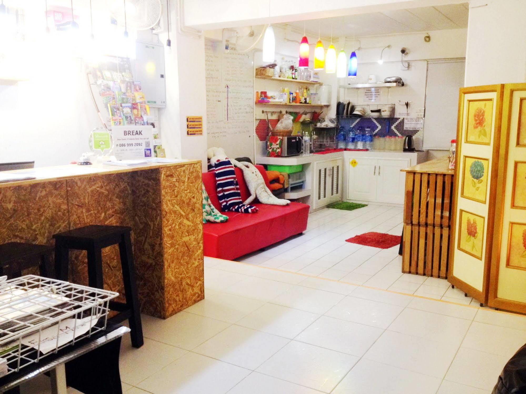 Safe And Sound Hostel Chiang Mai Exterior photo