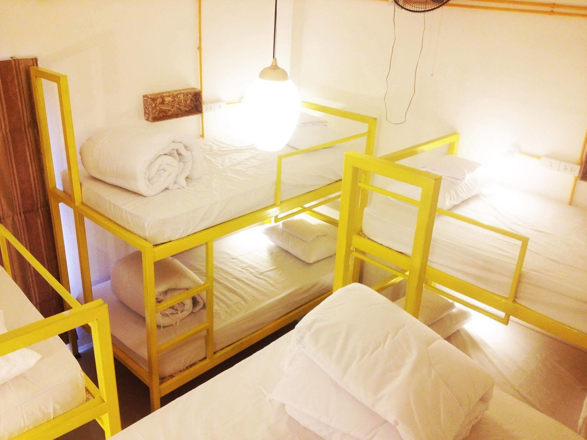 Safe And Sound Hostel Chiang Mai Exterior photo